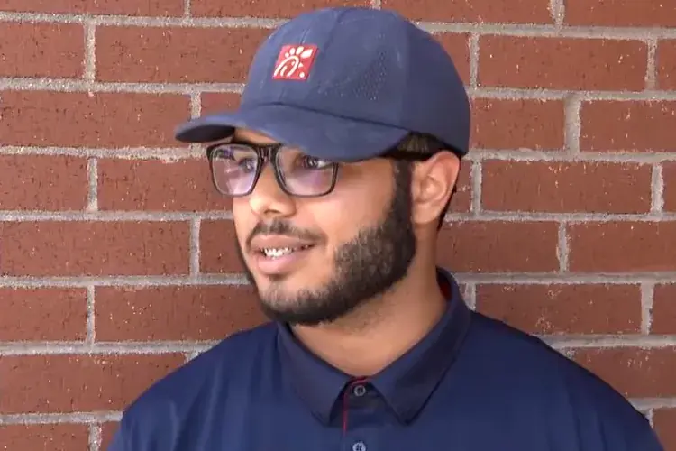 The owner of the 10k offered Cintron $500 for returning the money, but the employee declined at first. Credit: WITN-TV/YouTube