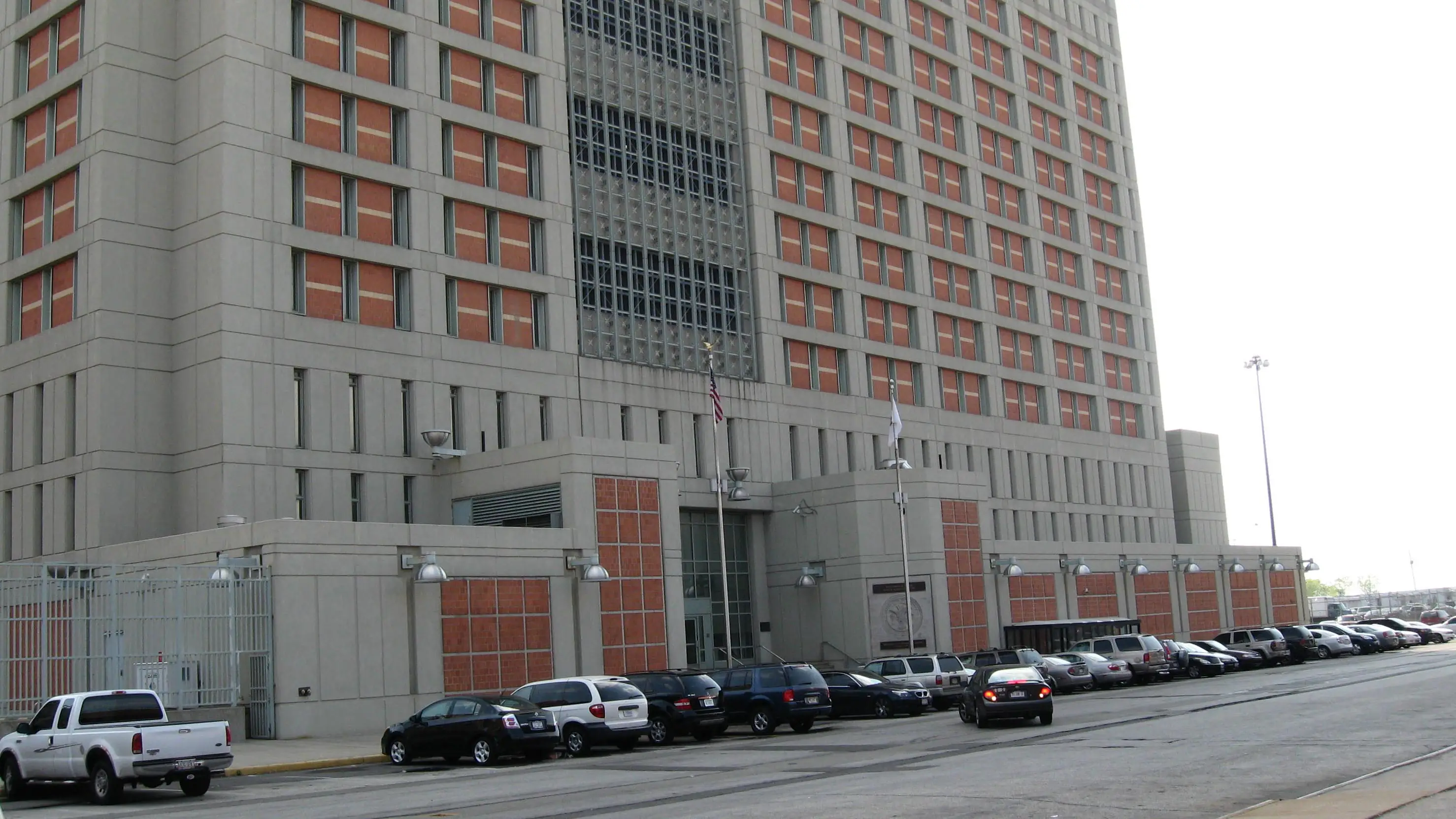 New York's infamous Metropolitan Detention Center. Credit: Wikimedia Commons 