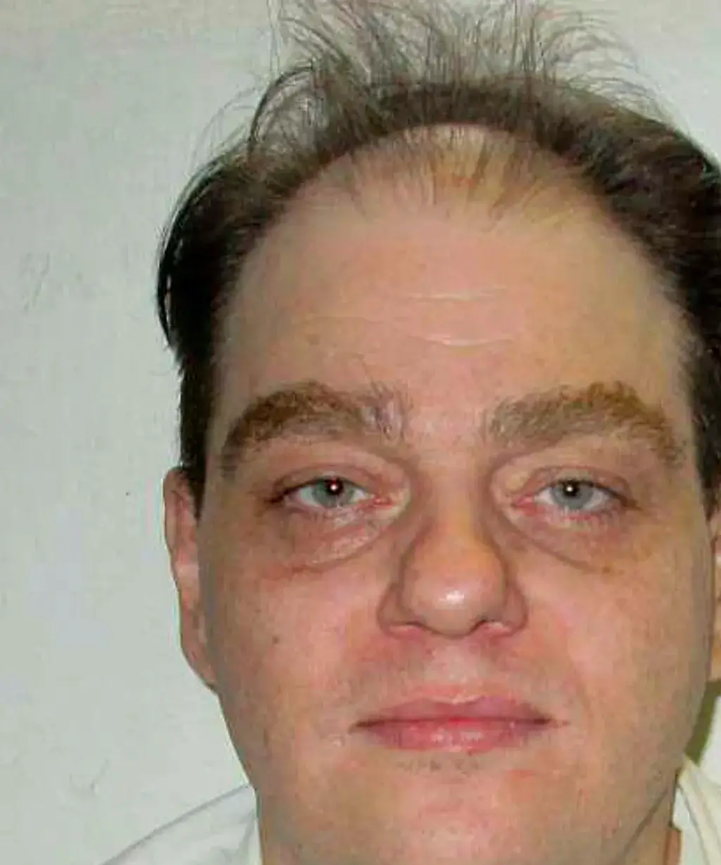 Son of murdered woman pleads with officials to stop killer's execution for heartbreaking reason