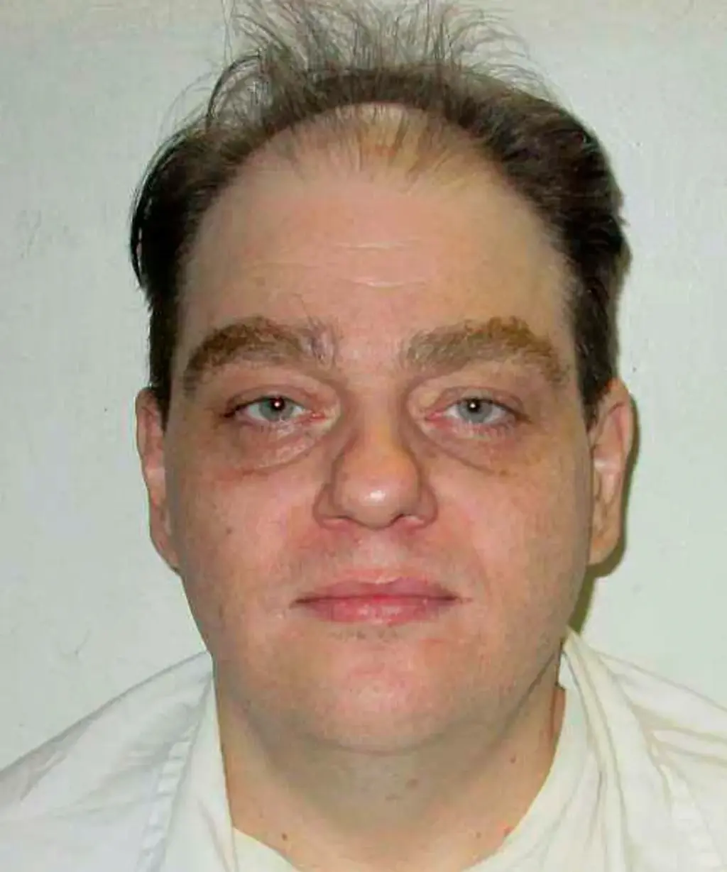 Son of murdered woman pleads with officials to stop killer's execution for heartbreaking reason