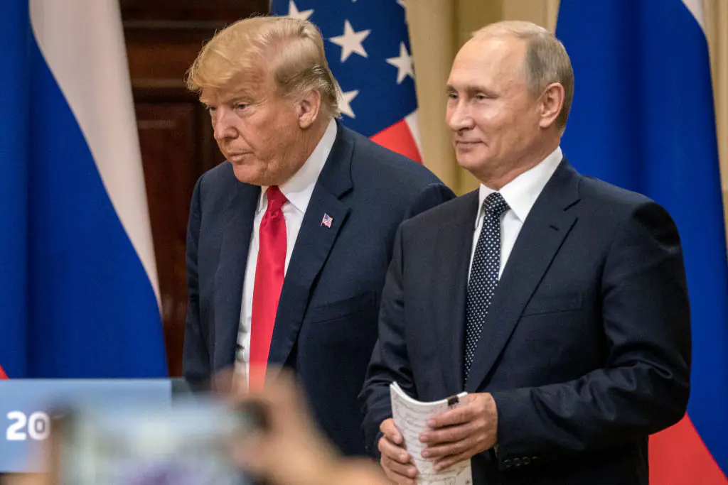 Body language expert makes observation about why Putin 'spread legs wide apart' during Trump meeting
