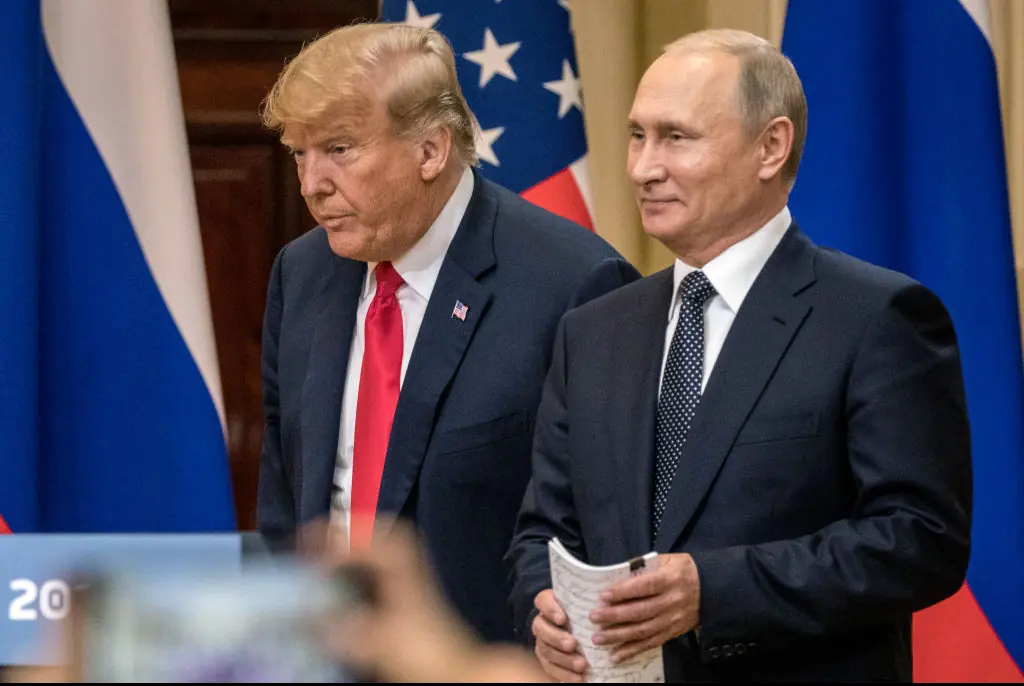 Body language expert makes observation about why Putin 'spread legs wide apart' during Trump meeting