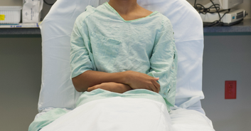 13-year-old paralyzed after trying to flee from a wasp