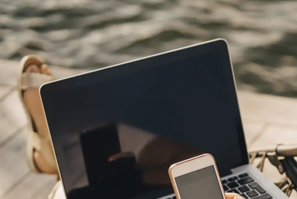 Social media users furious over boss' text to employee who was on vacation