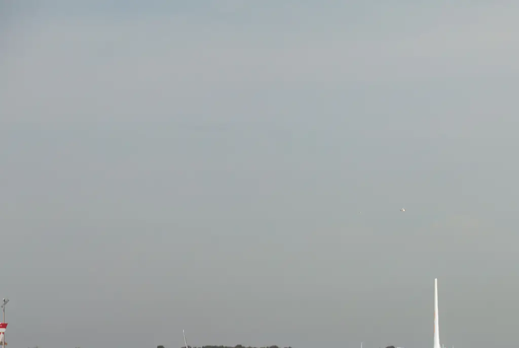 Parents leave 10-year-old alone at airport over expired passport - board flight for vacation