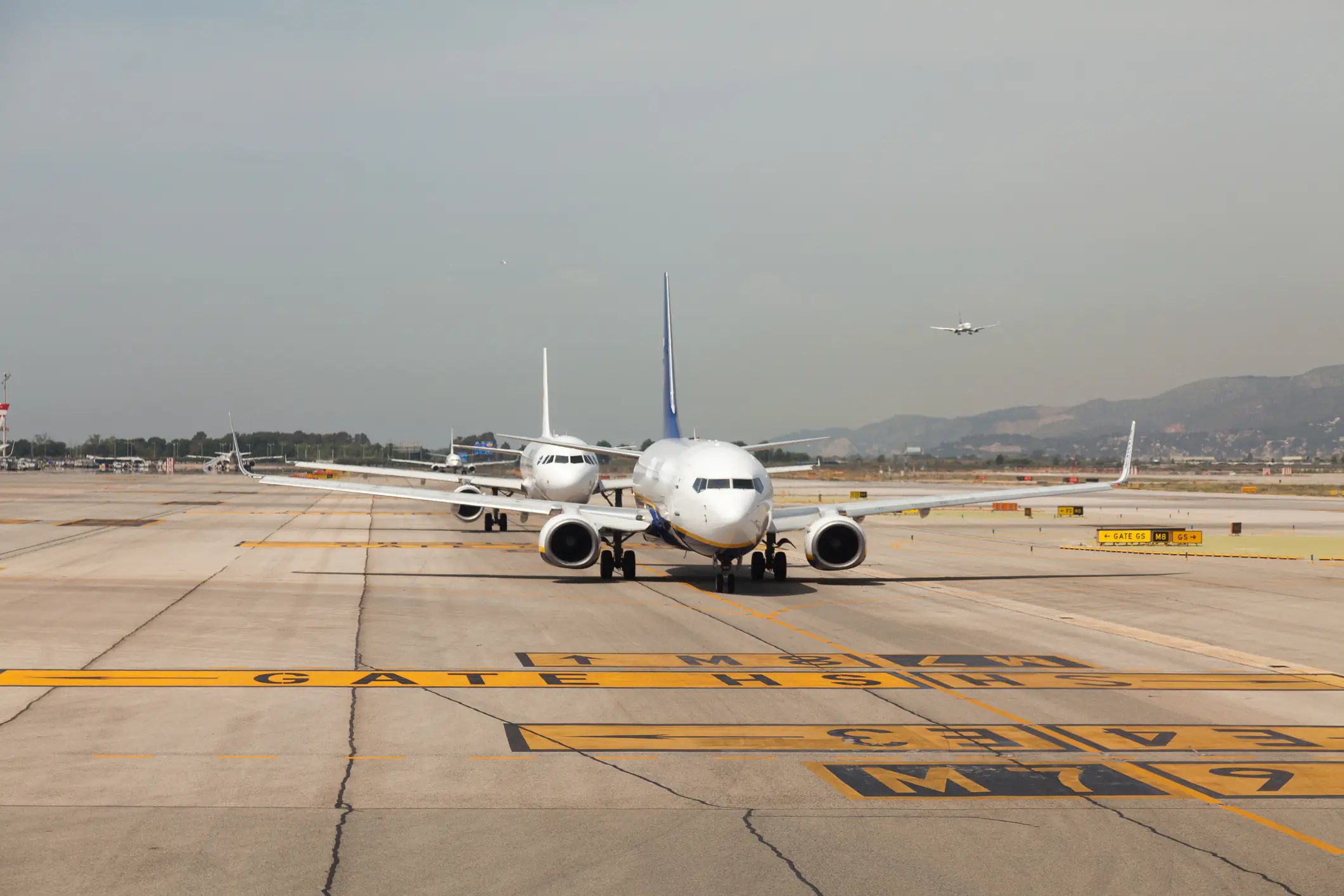 Parents leave 10-year-old alone at airport over expired passport - board flight for vacation