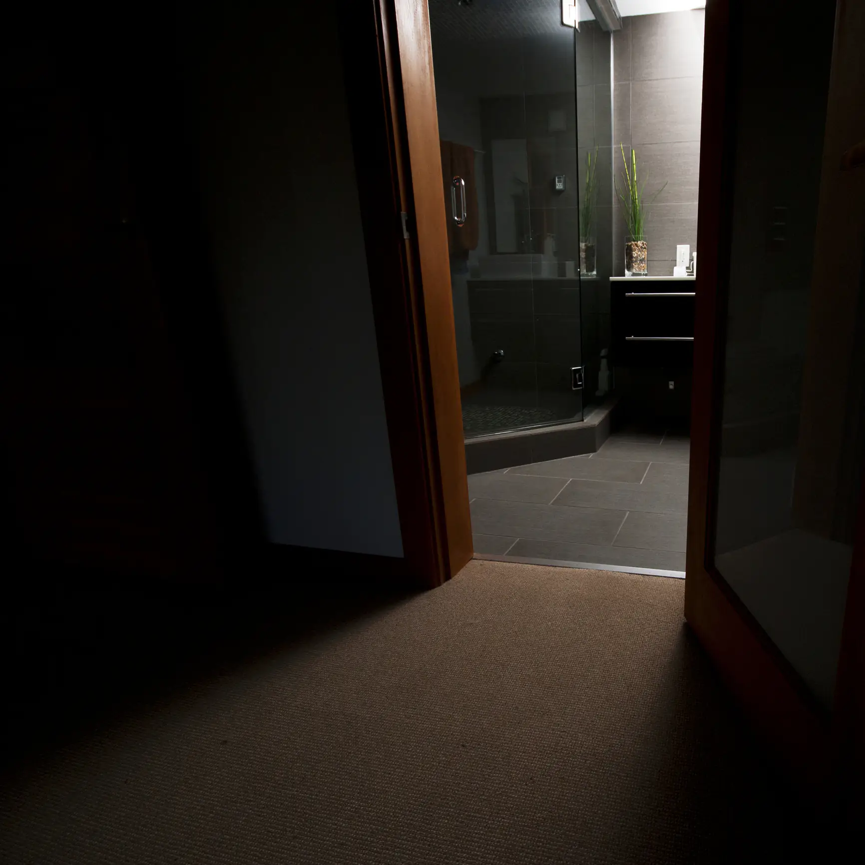 Teen dies after dropping her phone in bathtub while on a call with a friend