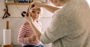 Medic reveals the tiny bruise parents should never ignore on their child