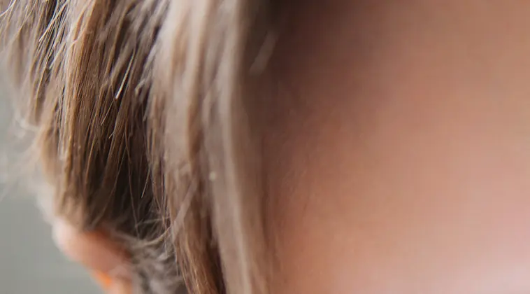 Graphic simulation shows what really happens when you pluck a hair from your skin