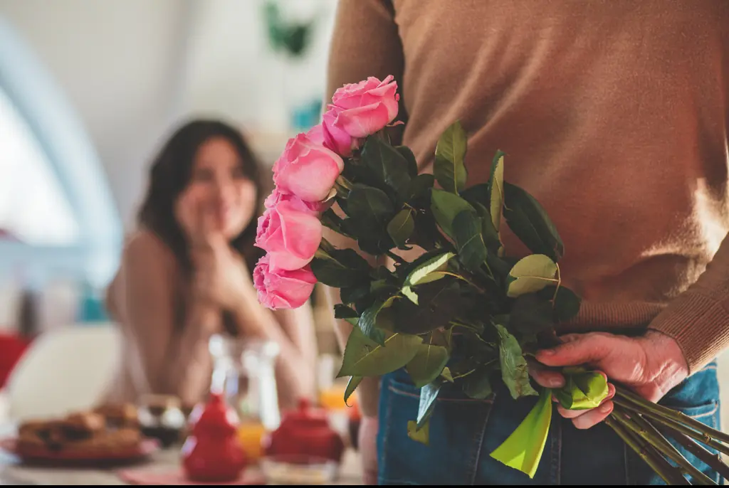 Both 'Breadcrumbing' and 'Love bombing' are manipulation tactics. Credit: Fotostorm/Getty