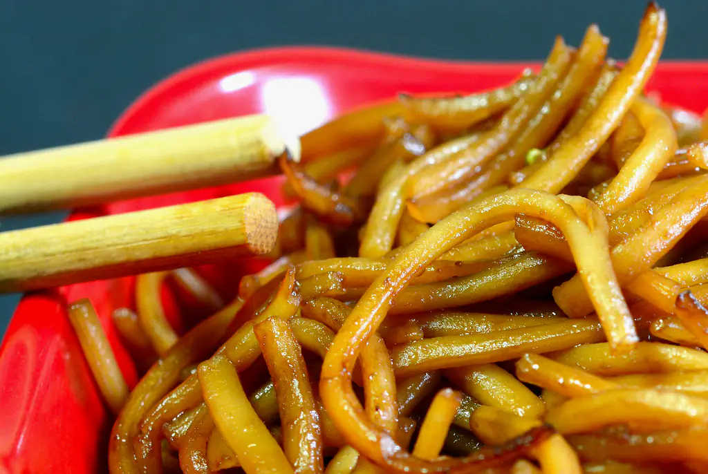 A man named JC had to have his limbs amputated after eating leftover noodles. Credit: Jayk7 / Getty