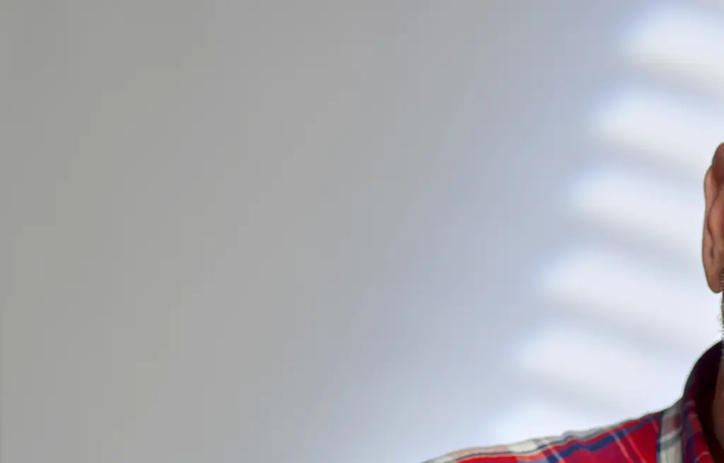 Terrifying woman can only be seen in this optical illusion if you don't have perfect vision