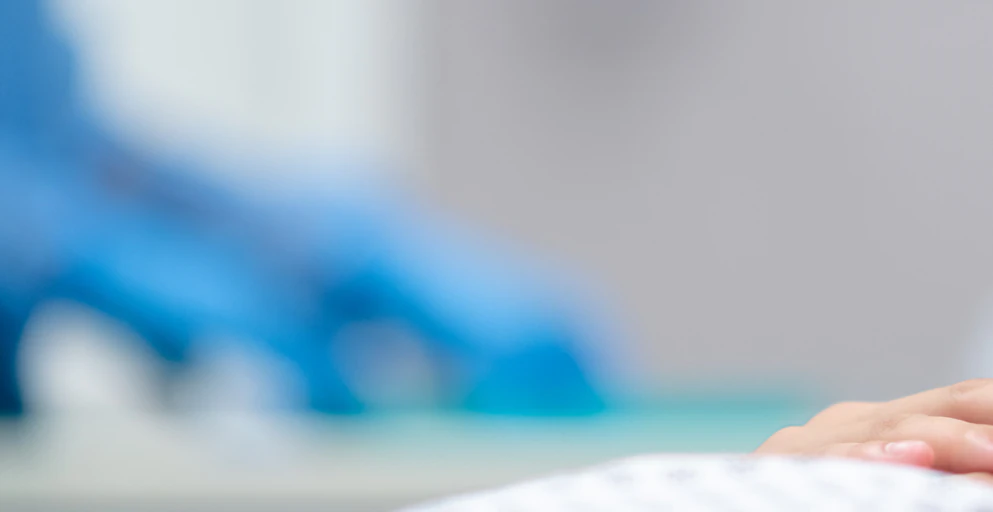 Comedian is applauded after epic comeback to gross heckle from 'mainsplainer'