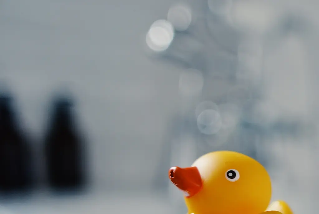 Teen dies after dropping her phone in bathtub while on a call with a friend