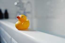Teen dies after dropping her phone in bathtub while on a call with a friend
