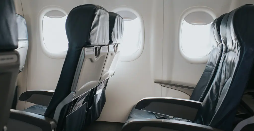 Man is defended after act that made the woman he was sitting next to on plane 'uncomfortable'