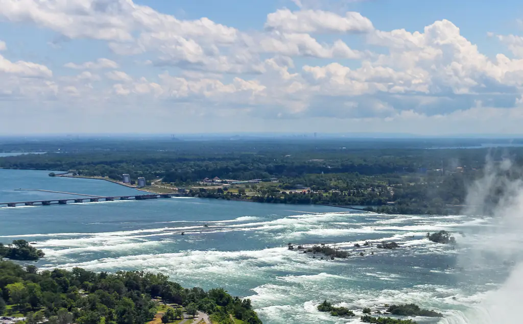 Chilling final posts of mom who jumped off Niagara Falls holding her two children