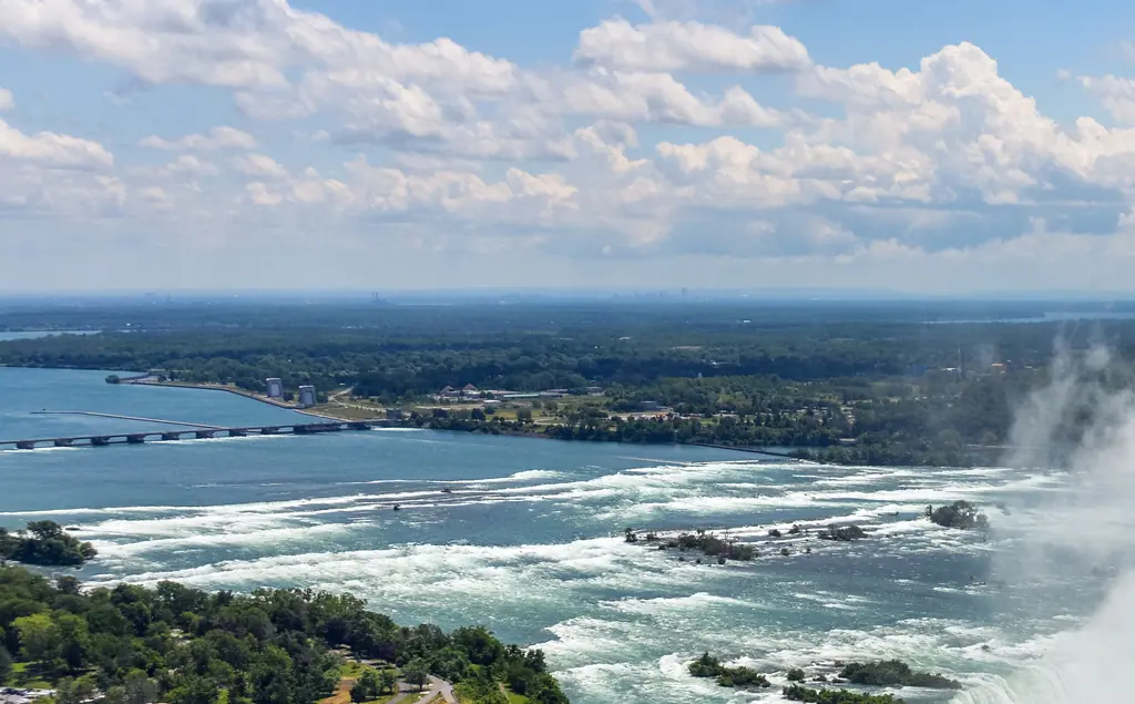 Chilling final posts of mom who jumped off Niagara Falls holding her two children