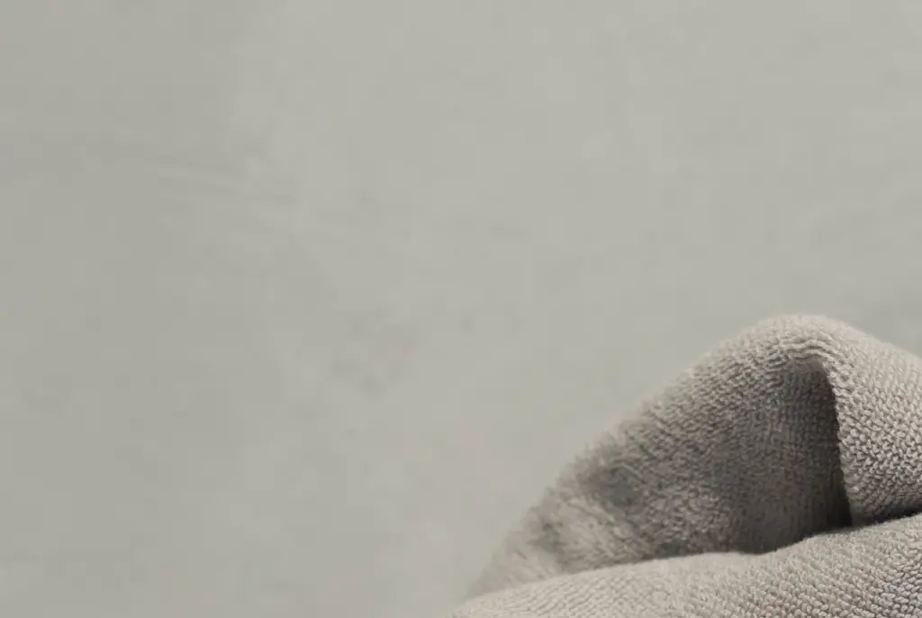 People stunned after finally learning real reason why towels have a very specific design feature