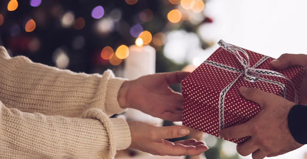 Boss' wild text to employee about co-worker's leaving gift enrages social media users