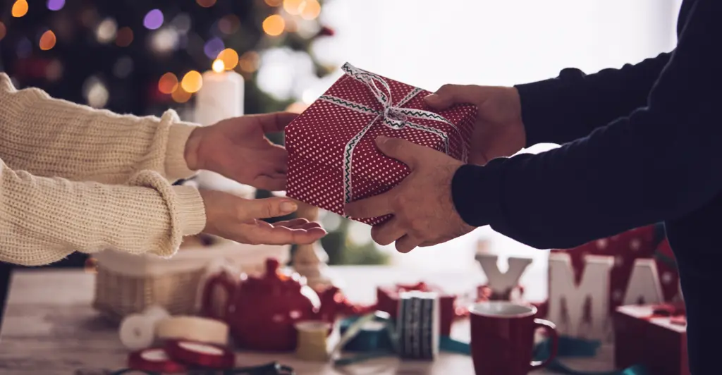 Boss' wild text to employee about co-worker's leaving gift enrages social media users