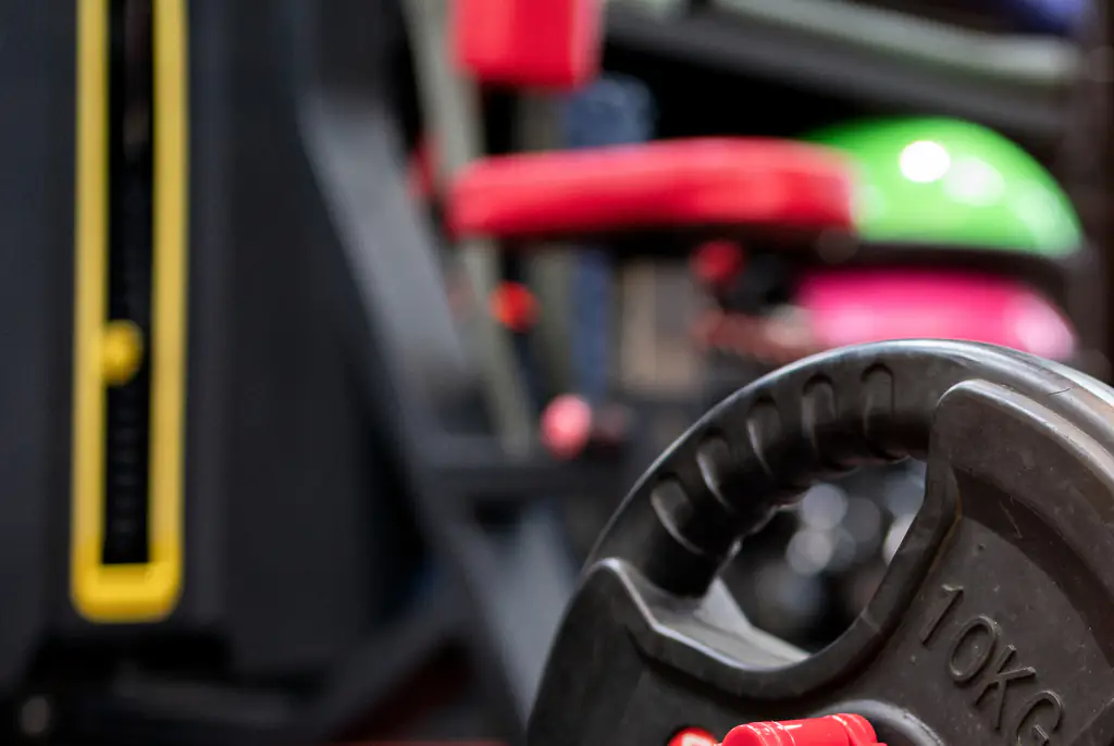 Woman, 22, suddenly dies at the gym while doing squats