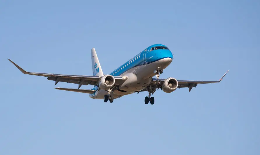 Person who died at Dutch airport was an employee who 'intentionally climbed into the engine'