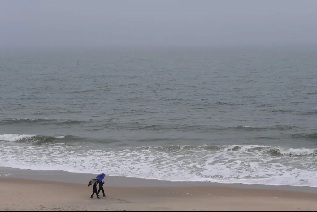 US swimmers warned of fecal contamination in water as thousands flock to beaches for Labor Day