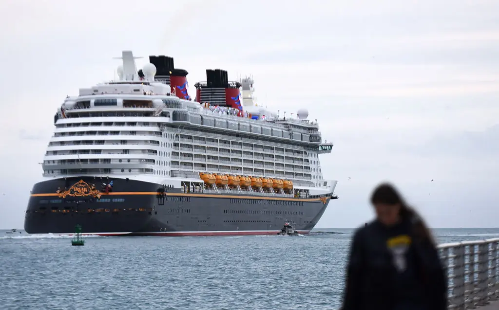 A father jumped overboard the Disney Dream cruise to help his little girl. Credit: SOPA Images / Getty