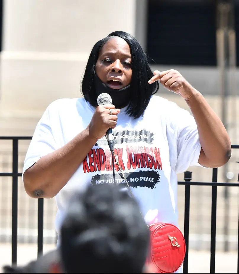 Kendrick Johnson's mother speaking at a rally in 2020. Credit: Paras Griffin / Getty