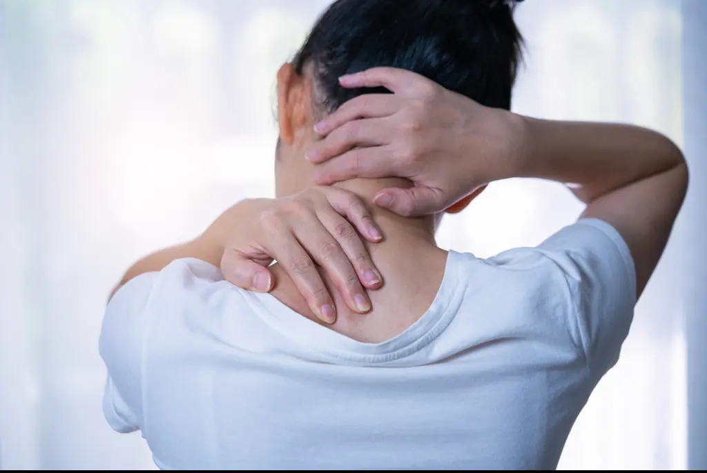 Horrifying simulation reveals how a neck-cracking habit could potentially kill you