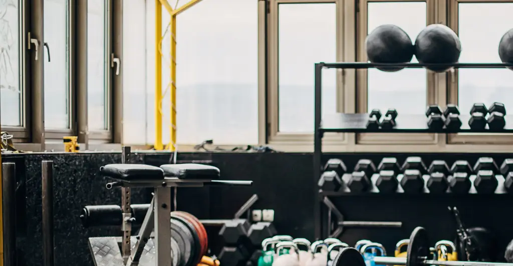 Bodybuilder, 28, collapses and dies from heart attack during workout in gym