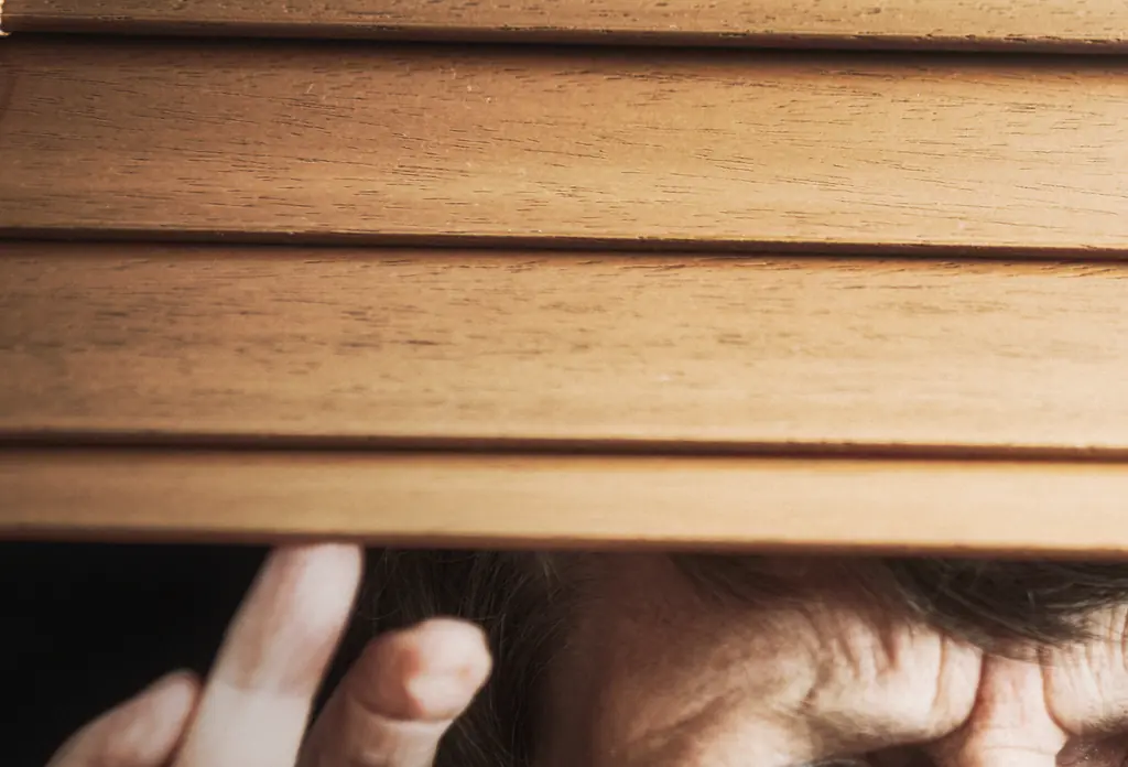 Mom shares outrageous note neighbors left her on the day of her daughter's funeral