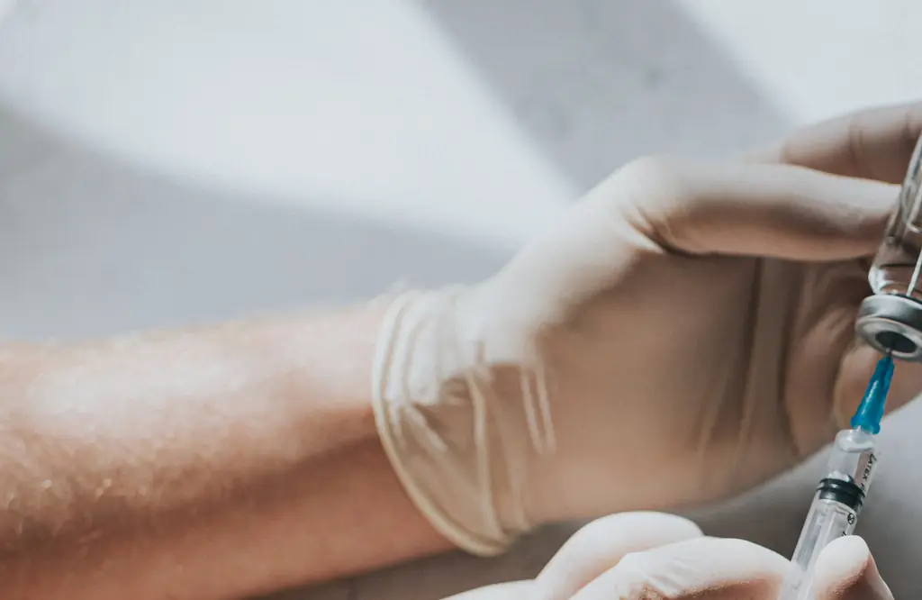 Identical twins reveal surprising results after one used botox for 20 years while the other didn't