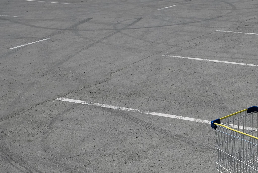 Mom reveals she doesn't return her shopping cart, and receives the wrath of social media