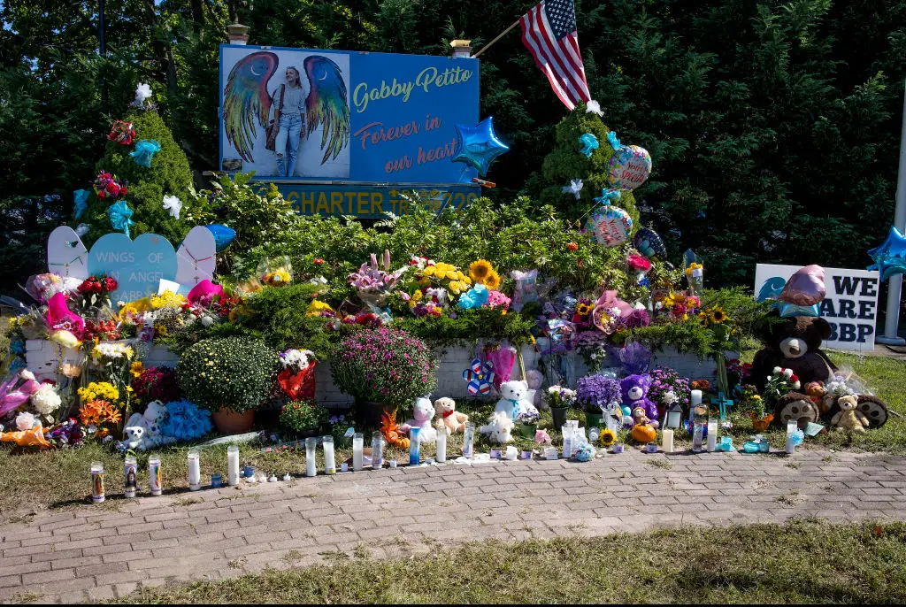 Members of the public leave flowers at a memorial site for Gabby Petito, September 26, 2021.Credit: Andrew Lichtenstein / Getty