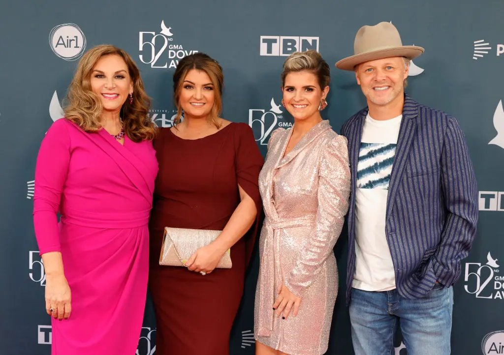 Three members of Grammy-nominated family group The Nelons among 7 dead in plane crash