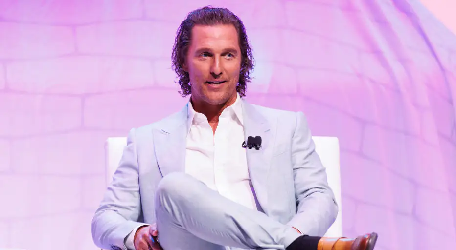 Matthew McConaughey reveals his dad died making love to his mom... who then refused to cover his huge manhood