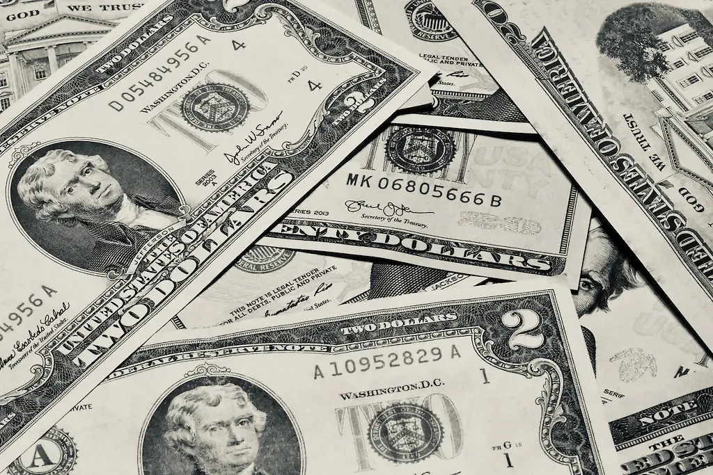 People who receive the $2000 should place the money in an interest-bearing account, according to experts. Credit: Douglas Sacha / Getty