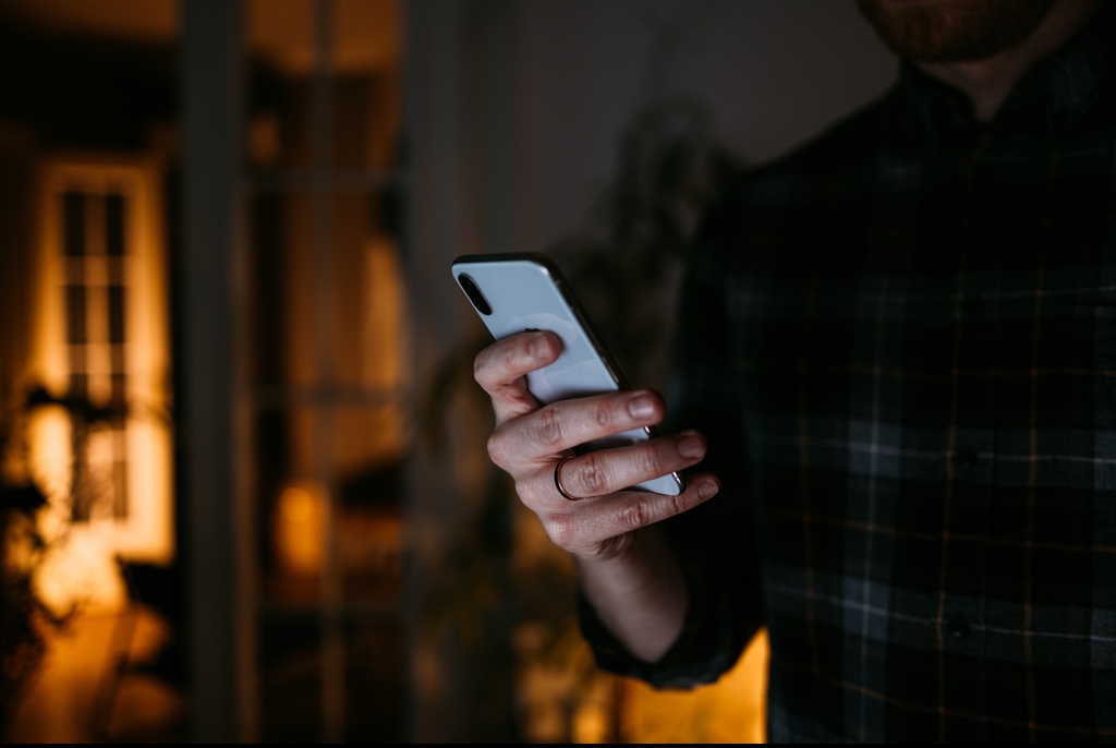 A man holding a cell phone.