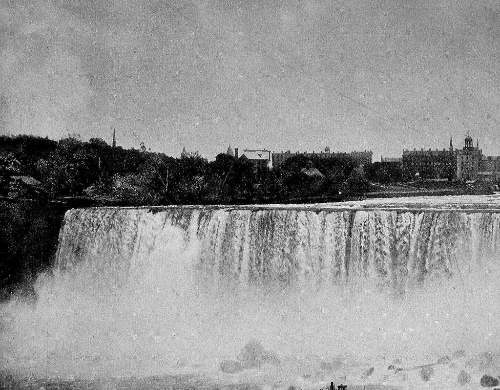 A group of engineers completely shut down the water flow at Niagara Falls in 1969. Credit: ImageBROKER/Sunny Celeste / Getty
