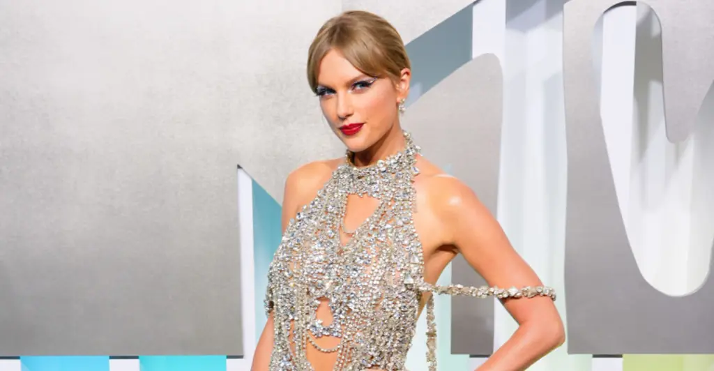 Taylor Swift fans are convinced she has a hickey after spotting mark on singer's neck