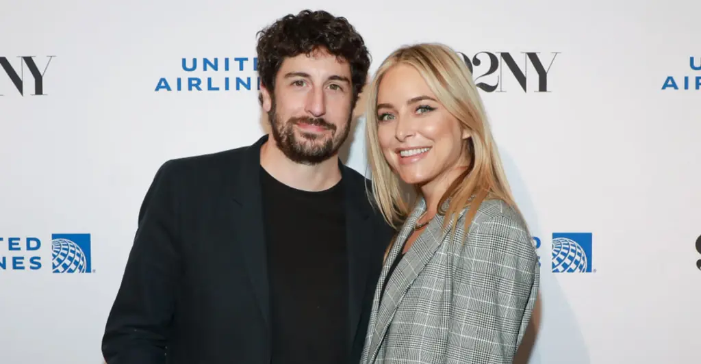 'American Pie' star Jason Biggs' wife slammed for 'gross' admission mid-flight