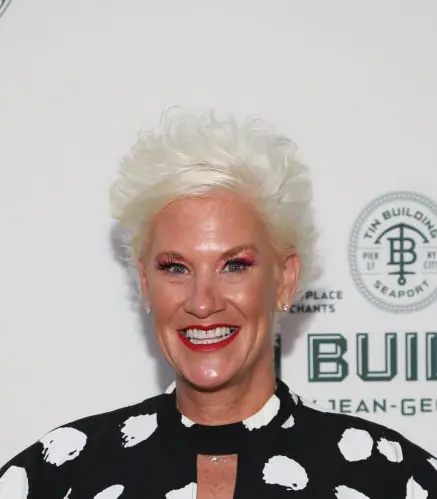 Anne Burrell’s Food Network co-star Bobby Flay reveals 'gift' she gave him before tragic death - Article Image 3