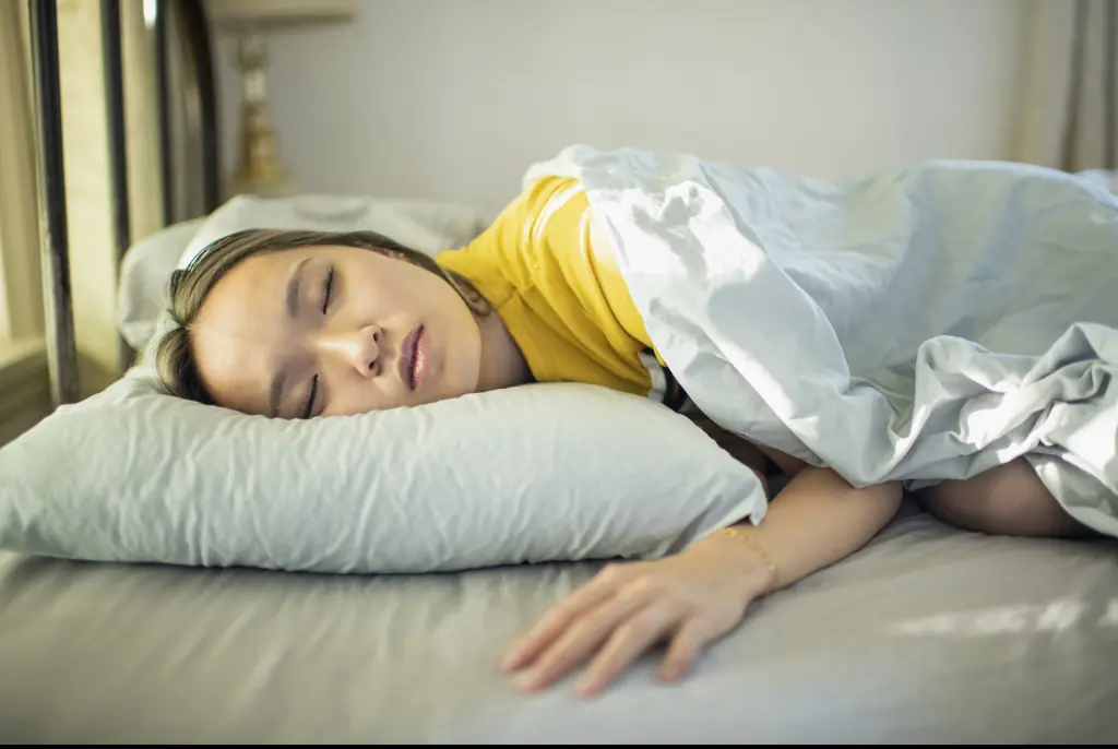 Expert reveals why you hear your heartbeat in your ear when you lie on your pillow
