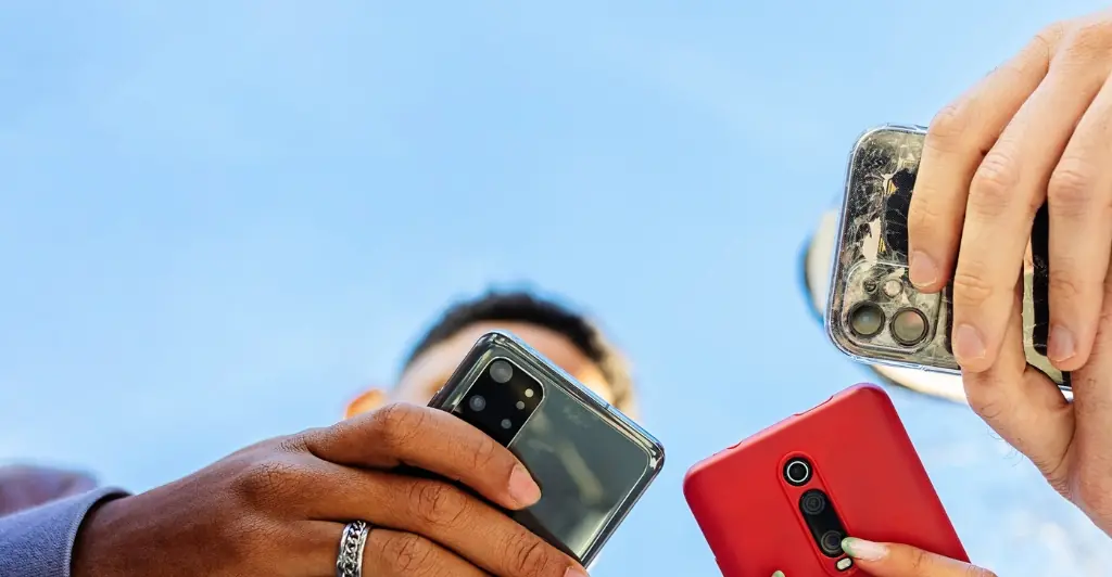 'Apparently' kid recreates viral video 10 years later and people can't get over it