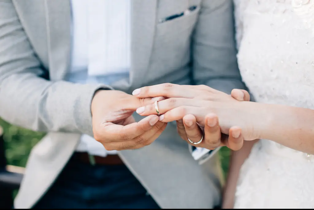 Bride has explicit three-word response after seeing her groom at the altar for the very first time