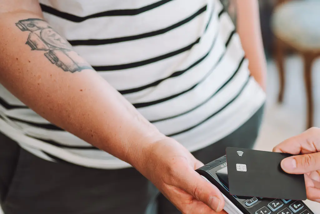 Bartender sparks huge debate after sharing shocking pay slip for 70 hours of work