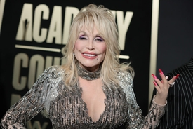 Dolly Parton fans are forced to do a double take as she shares photo with her lookalike sister