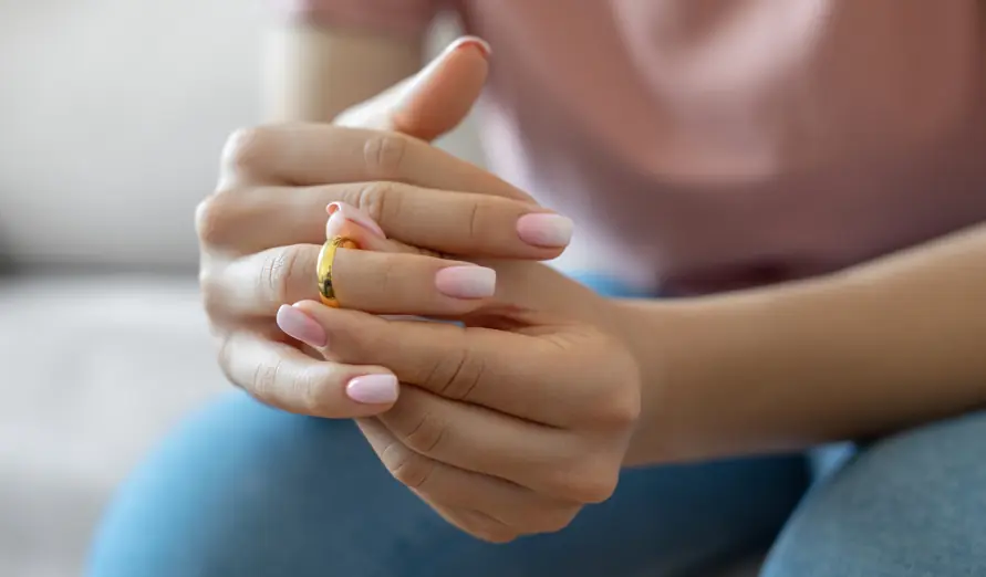 Private investigator reveals men who cheat always do the exact same thing that gives them away